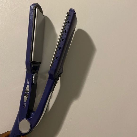 Purple Hair straighteners and Flag Irons - Picture 1 of 6